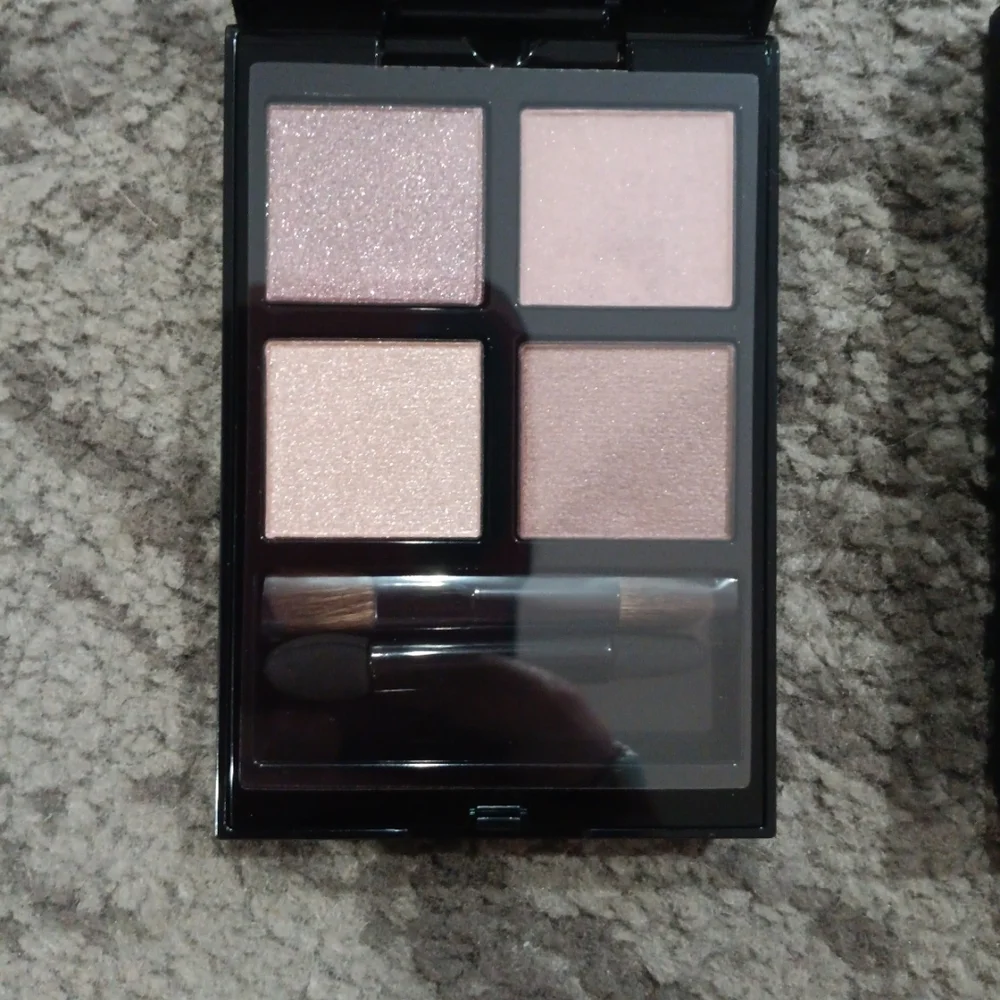 Addiction Tokyo Pink Neutral Eyeshadow Quad - Soft Rose & Champagne - Picture 2 of 3